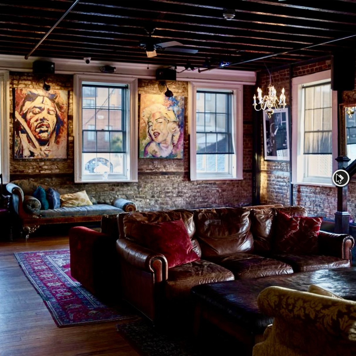 The upstairs lounge at Henry's on the Market